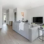 Landing Incredible Studio Gym Pool Apartment *