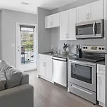 Landing Incredible Studio Gym Pool * Nashville