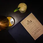 The 1865 Experience With Speakeasy, Pool & Parking Apartment