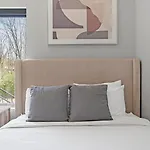 Landing Incredible Studio Gym Pool * Nashville