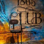 Apartment The 1865 Experience With Speakeasy, Pool & Parking