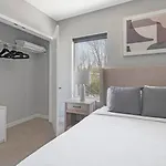 Landing Incredible Studio Gym Pool Apartment Nashville