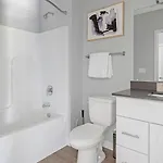 Landing Incredible Studio Gym Pool Apartment