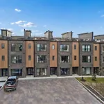 Modern Multi-Level Retreat With Rooftop Hot Tub