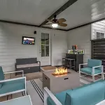 Rooftop, Large Backyard, Fire Pit, Near Downtown Holiday home