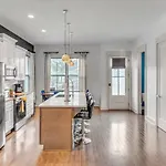 Rooftop, Large Backyard, Fire Pit, Near Downtown Holiday home Nashville
