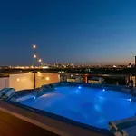 New How We Roll Rooftop - Hot Tub With Views - 13 Beds