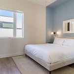 Sleeps 24 Game Rooms Murals Balconies Soundcheck Vinyl House By Avantstay