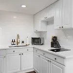 Home To The Stars On Music Row With Pool And Free Parking