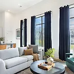 New Build Sleeps 12 2 In Scenic Bluffside Minutes To Downtown