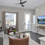 Gorgeous New Nash Home - Rooftop Views - Hot Tub