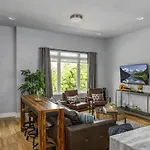 Spacious Nashville Home Sleeps 12 Rooftop Lounge