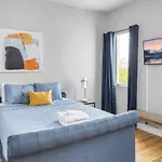 Spacious Nashville Home Sleeps 12 Rooftop Lounge