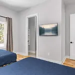 Spacious Nash Home For 12 Guests With Rooftop Views And Hot Tub