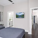 Large Nashville Home Rooftop Hot Tub & City View