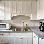 Rhythm - Walk To 12 South - Mins To Broadway