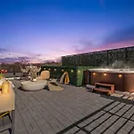 Hot Tub Views Grill Parking Holiday home