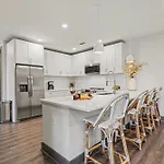 Petal & Palm-Rooftop Patio & Gym-Mins To Broadway