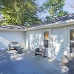 Upper Unit Retreat Pet-Friendly