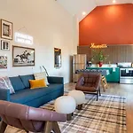Conway Buyout - 2 Units By Avantstay *