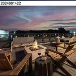 Luxe 4Br Retreat With Rooftop Fire Pit & Garage