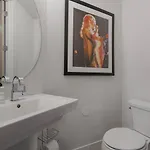 Modern Luxe Townhome With Rooftop Cinema Apartment Nashville
