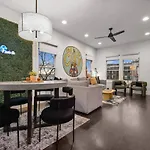 Apartment Modern Luxe Townhome With Rooftop Cinema