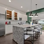Modern Luxe Townhome With Rooftop Cinema Apartment Nashville