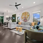 Modern Luxe Townhome With Rooftop Cinema * Nashville