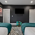 Modern Luxe Townhome With Rooftop Cinema