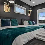 Apartment Modern Luxe Townhome With Rooftop Cinema Nashville