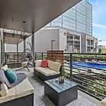 Walk To Broadway- Pool & Cabanas-Luxury Suite
