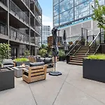 Walk To Broadway- Pool & Cabanas-Luxury Suite