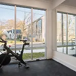 Dreamy Condo With Fireplace, Rooftop, Gym, Parking, Sleeps 5 With King Bed, Sleeper Sofa, Hidden Bunk, Shared Rooftop And Gym, Free Dedicated Parking, Minutes To Broadway, Five Points & Grand Ole Opry, 24 Hr Hospitality