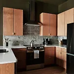 Dreamy Condo With Fireplace, Rooftop, Gym, Parking, Sleeps 5 With King Bed, Sleeper Sofa, Hidden Bunk, Shared Rooftop And Gym, Free Dedicated Parking, Minutes To Broadway, Five Points & Grand Ole Opry, 24 Hr Hospitality