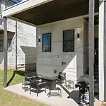 Balcony Bar, Grill & Firepit With A View And Sleeps 16 Only 8 To Broadway