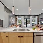 Hyve - Southern Comfort - Walk To Broadway Holiday home Nashville