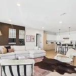 Holiday home Hyve - Mahogany - Walk To Broadway *