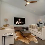 Cultured Coach - Music Row - Mins To Downtown *