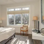 Cultured Coach - Music Row - Mins To Downtown *