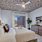 Holiday home Hyve-the Cosmo-walk To Broadway