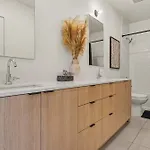 Hyve - Boho Bliss - 3 Bedroom - Located In Sobro