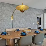 Holiday home Hyve-the Cosmo-walk To Broadway *