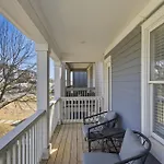 Holiday home New 7 Mins To Broadway Sleeps 8 Nashville