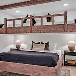Holiday home Hyve-the Cosmo-walk To Broadway