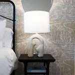 Hyve - Mahogany - Walk To Broadway Holiday home *