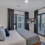 Holiday home Hyve-the Cosmo-walk To Broadway *