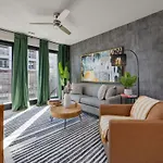 Holiday home The Second Fiddle-odyssey-mins To Broadway
