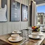 Downtown Dolly - Heart Of Gulch - Rooftop Hot Tub Holiday home *
