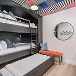 Hyve-retro Modern-full Gym-walk To Broadway